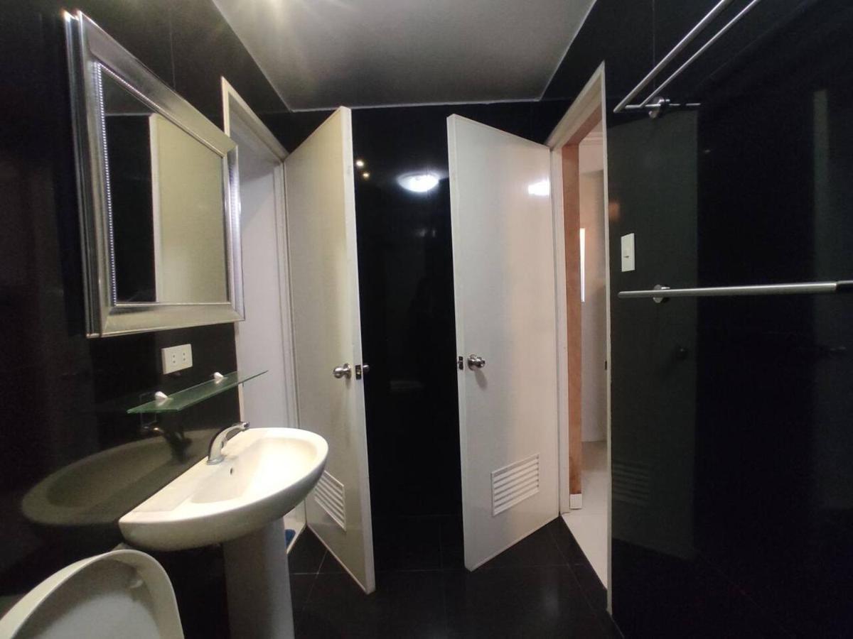2Br Condo At Kandi Tower 2 Angeles Exterior photo